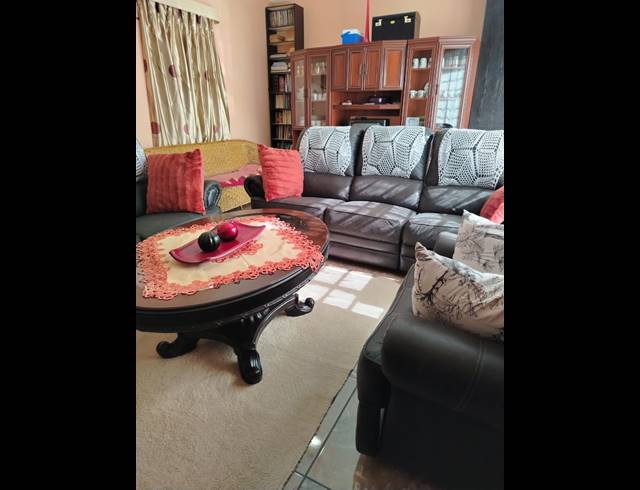 3 BEDROOM FREEHOLD FOR SALE IN DURNACOL